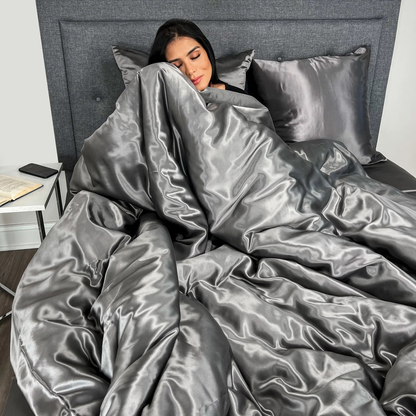 Mulberry_Park_Silks_Gunmetal_Grey_Duvet_Cover_-_22_Momme_Pure_Mulberry_Grade_6A_Silk-22MommeSilkBedding-DuvetCover-Gunmetal_1600x_191581c5-4140-43e6-8d73-0f519e8da447.webp